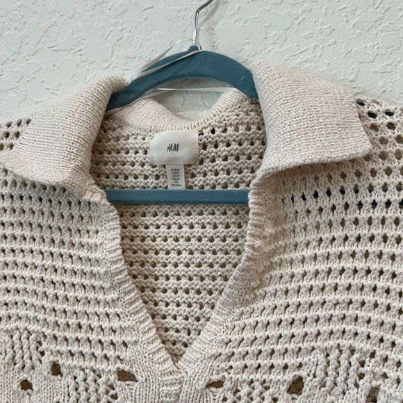 H&M Sweater 💟🤍 - Picture 3 of 4